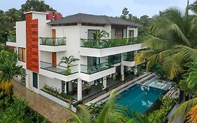 Villa Sereno By Stayvista - An Elegant And Entertaining Retreat Featuring A Swimming Pool, Outdoor Jacuzzi, Modern Interiors, And A Snooker Table