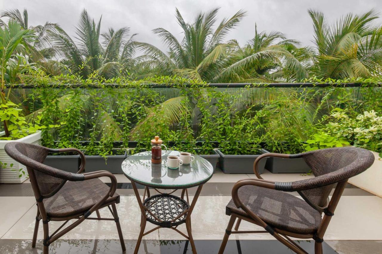 Villa Sereno By Stayvista - An Elegant And Entertaining Retreat Featuring A Swimming Pool, Outdoor Jacuzzi, Modern Interiors, And A Snooker Table Alībāg Exterior photo