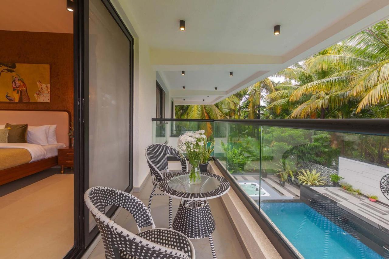 Villa Sereno By Stayvista - An Elegant And Entertaining Retreat Featuring A Swimming Pool, Outdoor Jacuzzi, Modern Interiors, And A Snooker Table Alībāg Exterior photo