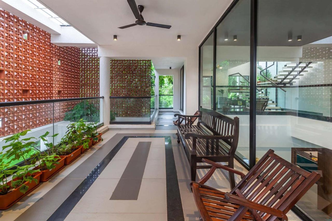 Villa Sereno By Stayvista - An Elegant And Entertaining Retreat Featuring A Swimming Pool, Outdoor Jacuzzi, Modern Interiors, And A Snooker Table Alībāg Exterior photo