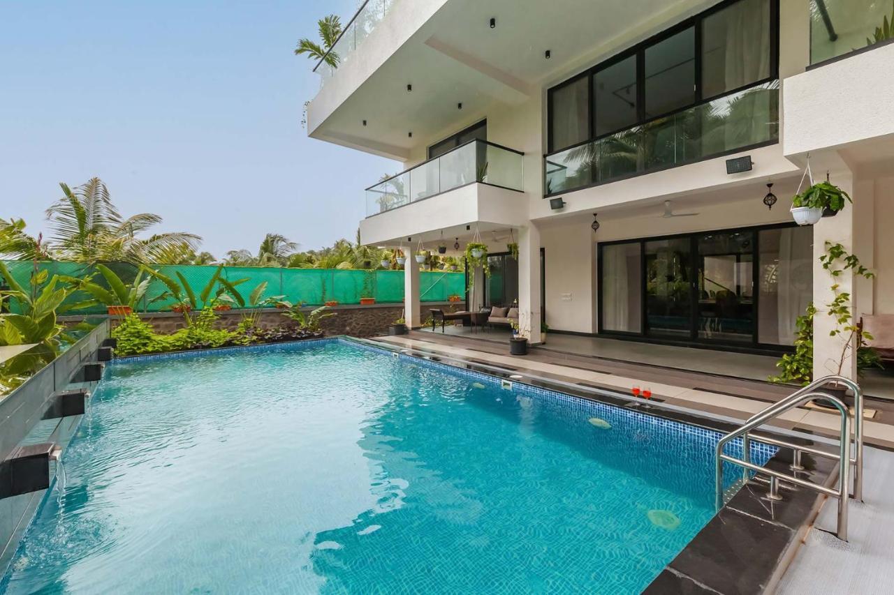 Villa Sereno By Stayvista - An Elegant And Entertaining Retreat Featuring A Swimming Pool, Outdoor Jacuzzi, Modern Interiors, And A Snooker Table Alībāg Exterior photo
