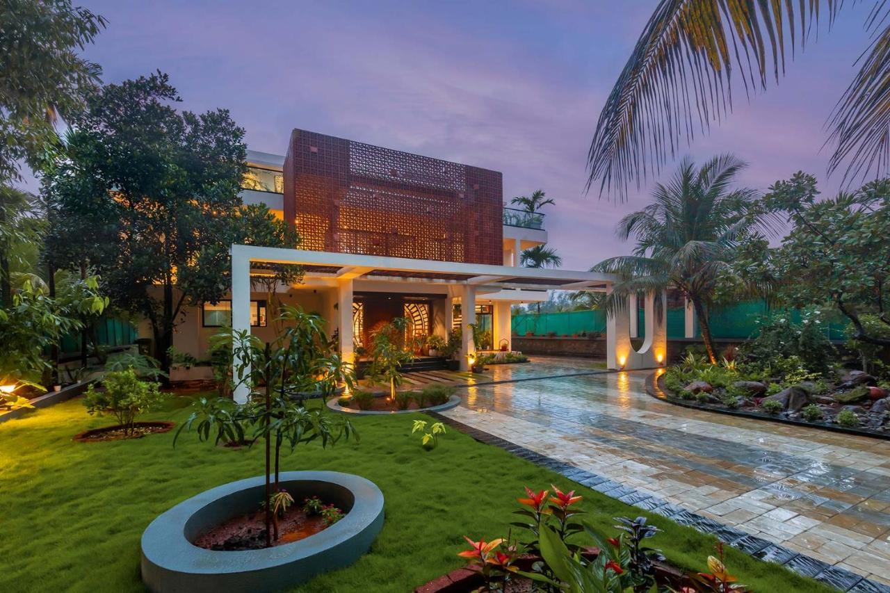 Villa Sereno By Stayvista - An Elegant And Entertaining Retreat Featuring A Swimming Pool, Outdoor Jacuzzi, Modern Interiors, And A Snooker Table Alībāg Exterior photo