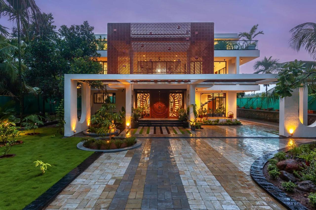 Villa Sereno By Stayvista - An Elegant And Entertaining Retreat Featuring A Swimming Pool, Outdoor Jacuzzi, Modern Interiors, And A Snooker Table Alībāg Exterior photo